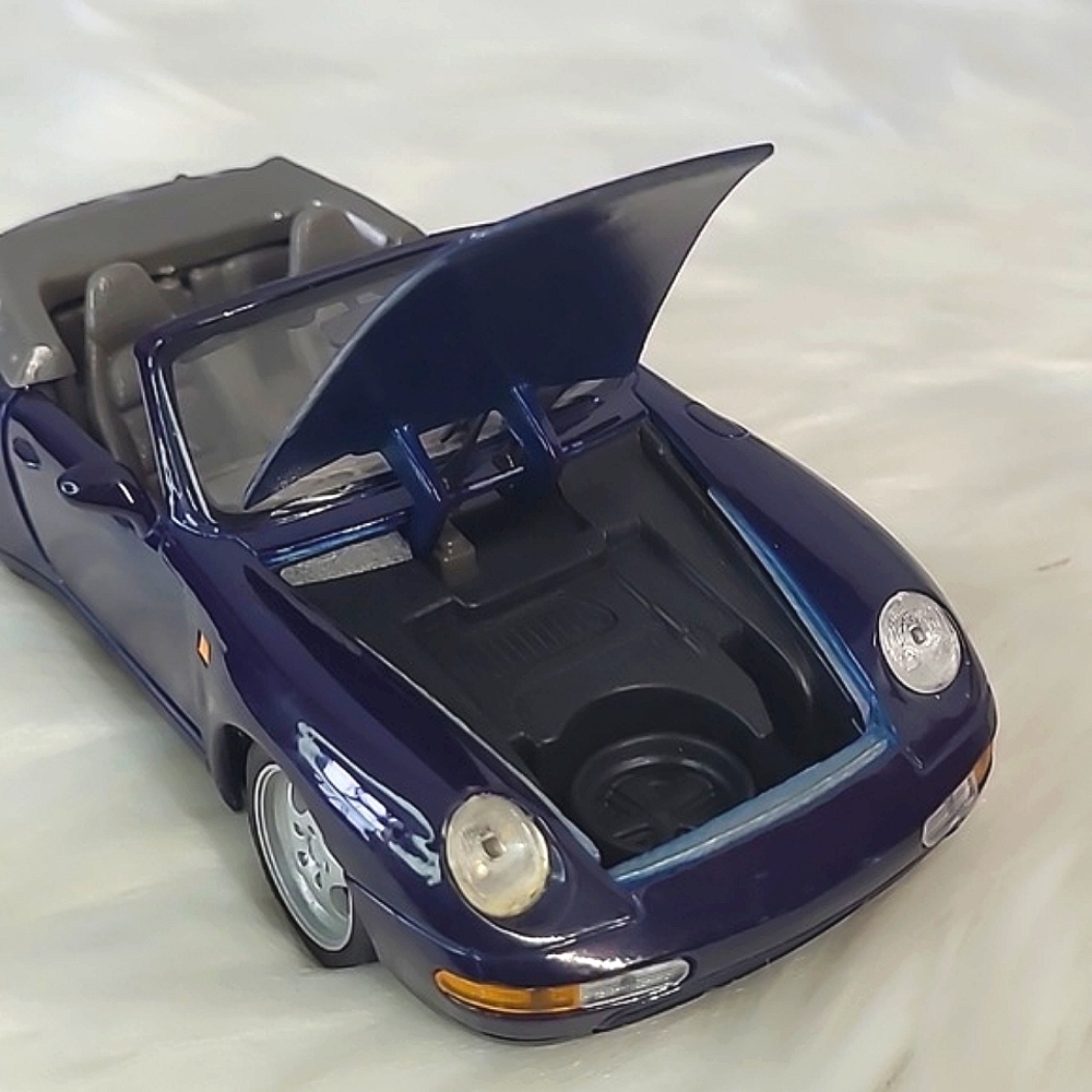 Welly Porsche 911 Carrera Cabriolet Deep Purple Die Cast Metal Car Scale 1/24 - Picture 15 of 17